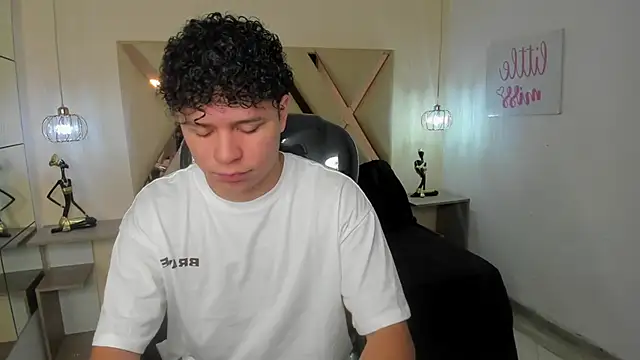 BenjaminBottonn online show from 10-12-25, 07:46