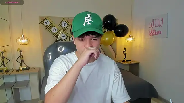 BenjaminBottonn online show from 10-18-25, 05:57