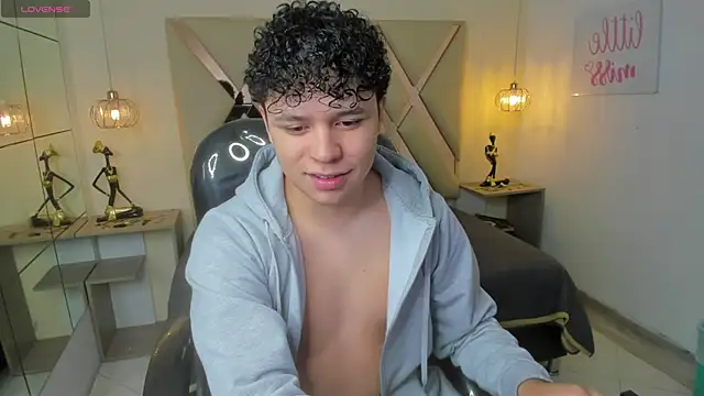 BenjaminBottonn online show from 10-25-25, 08:14