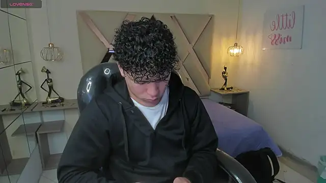 BenjaminBottonn online show from 10-28-25, 08:11