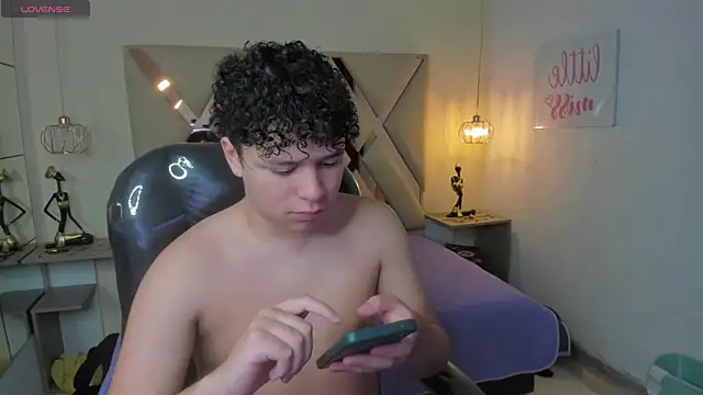 BenjaminBottonn online show from 10-29-25, 08:32