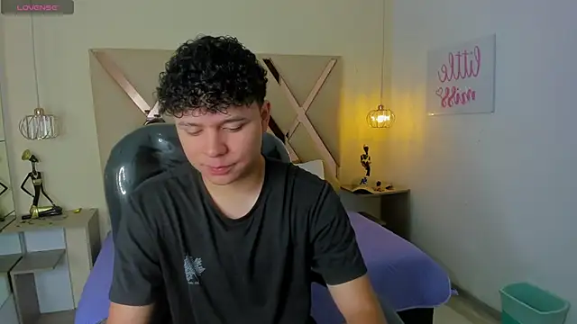 BenjaminBottonn online show from 11-02-25, 07:38