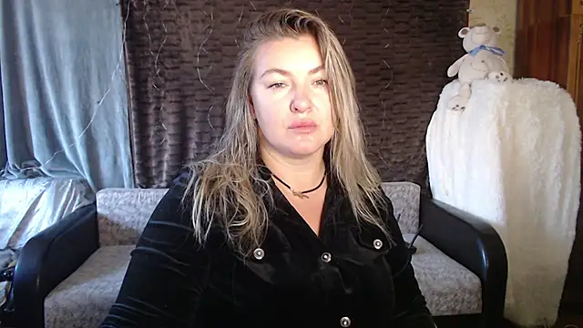 Snapshot of NikaSkylink chatting on 10-08-25, 03:48 NikaSkylink online show from 10-08-25, 03:48