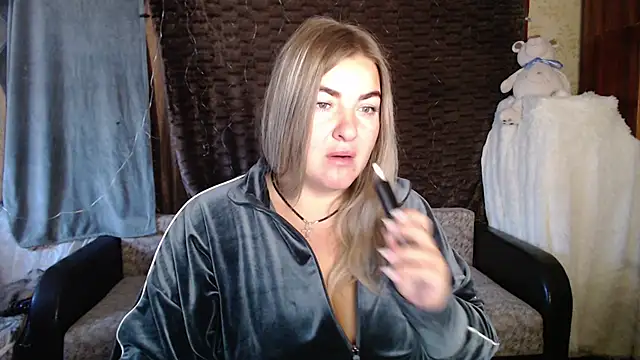 Snapshot of NikaSkylink chatting on 10-14-25, 03:40 NikaSkylink online show from 10-14-25, 03:40