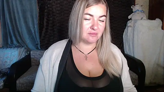 Snapshot of NikaSkylink chatting on 10-15-25, 03:39 NikaSkylink online show from 10-15-25, 03:39