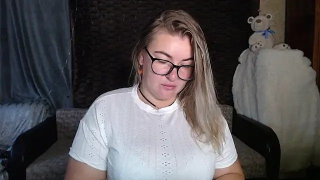 Snapshot of NikaSkylink chatting on 10-20-25, 03:51 NikaSkylink online show from 10-20-25, 03:51