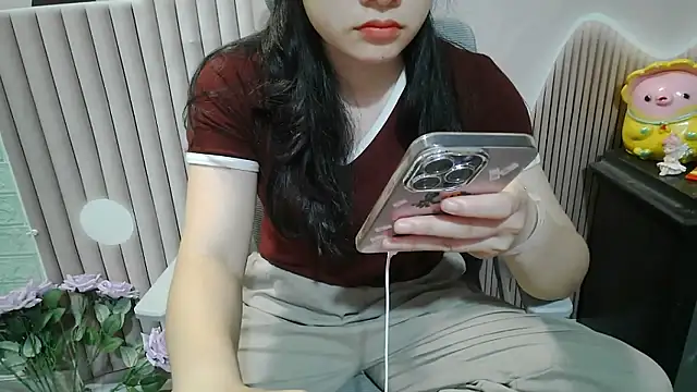 Emachiii online show from 10-09-25, 01:03