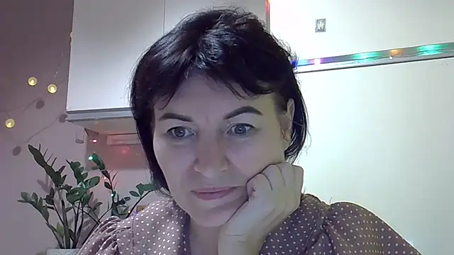 Krystal 82 online show from 10-11-25, 07:45