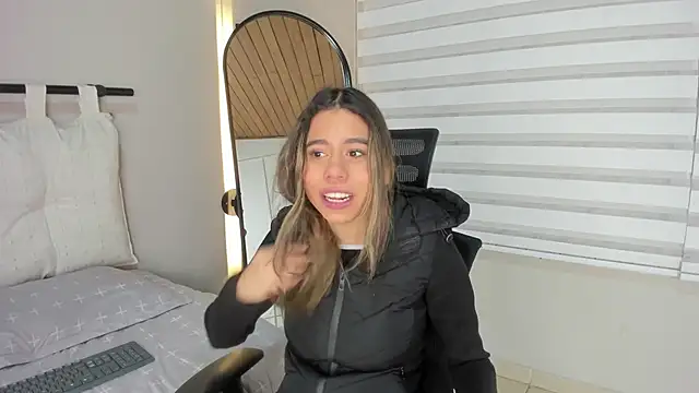 Rachell criss online show from 11-29-25, 03:53