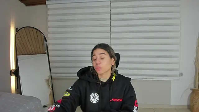 Rachell criss online show from 11-30-25, 04:05