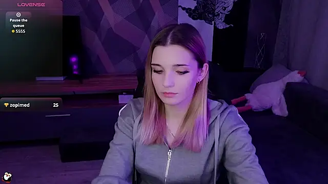 Snapshot of Sandy_Belle chatting on 10-28-25, 07:16 Sandy Belle online show from 10-28-25, 07:16