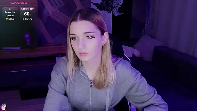 Snapshot of Sandy_Belle chatting on 10-31-25, 08:10 Sandy Belle online show from 10-31-25, 08:10