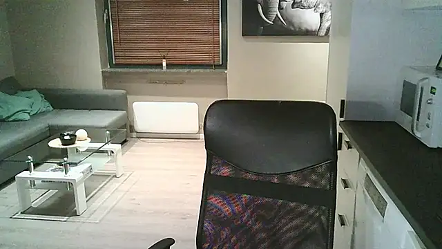 Snapshot of Dartanjanas13 chatting on 10-17-25, 06:43 Dartanjanas13 online show from 10-17-25, 06:43