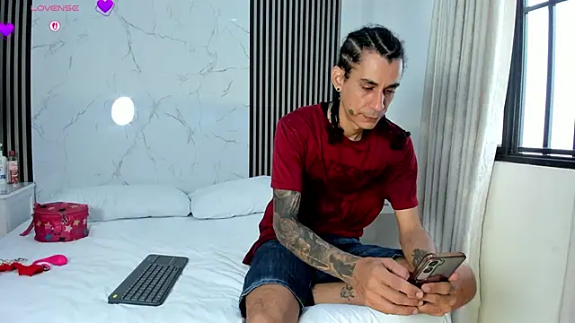 Snapshot of JackAndRosse_ chatting on 03-10-26, 02:11 JackAndRosse online show from 03-10-26, 02:11