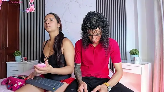 Snapshot of JackAndRosse_ chatting on 04-10-26, 02:44 JackAndRosse online show from 04-10-26, 02:44