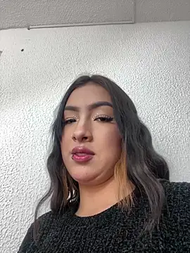 Snapshot of iamvalenn chatting on 11-04-25, 08:08 iamvalenn online show from 11-04-25, 08:08