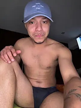 Snapshot of Mlkrrp chatting on 11-12-25, 01:06 Mlkrrp online show from 11-12-25, 01:06