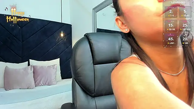 Snapshot of shamara_thomson chatting on 10-11-25, 12:58 shamara thomson online show from 10-11-25, 12:58