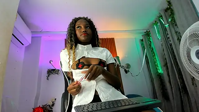 Evaa 18 online show from 10-23-25, 05:55