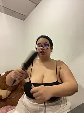 Snapshot of Emily_Taylor2 chatting on 09-13-25, 02:33 Emily Taylor2 online show from 09-13-25, 02:33