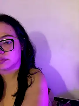 Snapshot of Emily_Taylor2 chatting on 10-17-25, 01:53 Emily Taylor2 online show from 10-17-25, 01:53