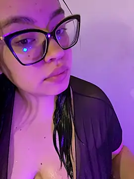 Snapshot of Emily_Taylor2 chatting on 10-18-25, 01:52 Emily Taylor2 online show from 10-18-25, 01:52