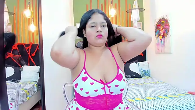 Snapshot of Laura_Sex19 chatting on 10-18-25, 12:06 Laura Sex19 online show from 10-18-25, 12:06