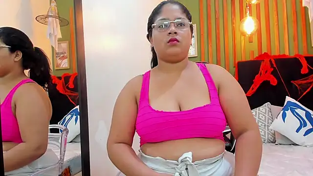 Snapshot of Laura_Sex19 chatting on 10-29-25, 12:07 Laura Sex19 online show from 10-29-25, 12:07