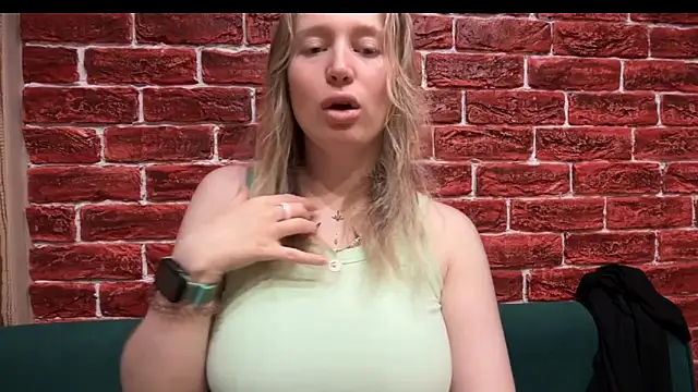 Snapshot of CitrusBlissss chatting on 10-21-25, 12:06 CitrusBlissss online show from 10-21-25, 12:06