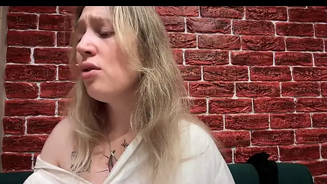 Snapshot of CitrusBlissss chatting on 10-22-25, 02:17 CitrusBlissss online show from 10-22-25, 02:17