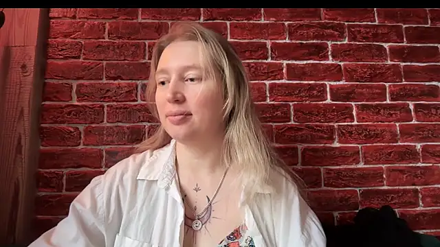 Snapshot of CitrusBlissss chatting on 10-24-25, 02:08 CitrusBlissss online show from 10-24-25, 02:08