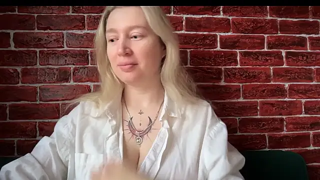 Snapshot of CitrusBlissss chatting on 10-30-25, 02:35 CitrusBlissss online show from 10-30-25, 02:35