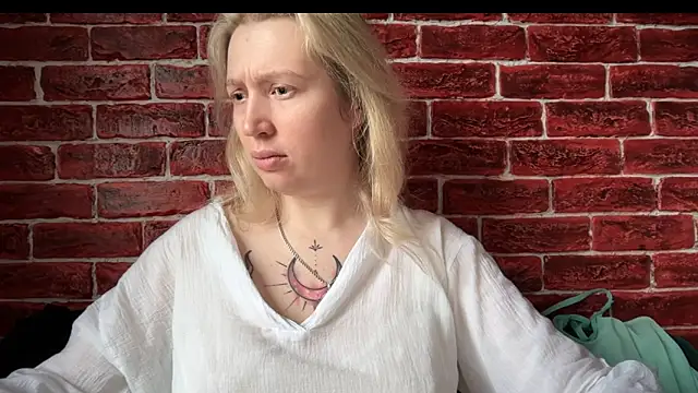 Snapshot of CitrusBlissss chatting on 10-31-25, 02:45 CitrusBlissss online show from 10-31-25, 02:45