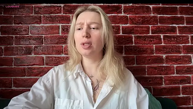 Snapshot of CitrusBlissss chatting on 11-04-25, 02:32 CitrusBlissss online show from 11-04-25, 02:32