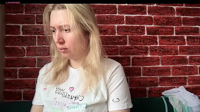 Snapshot of CitrusBlissss chatting on 11-06-25, 02:56 CitrusBlissss online show from 11-06-25, 02:56