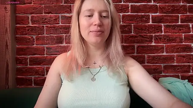 Snapshot of CitrusBlissss chatting on 11-11-25, 02:22 CitrusBlissss online show from 11-11-25, 02:22