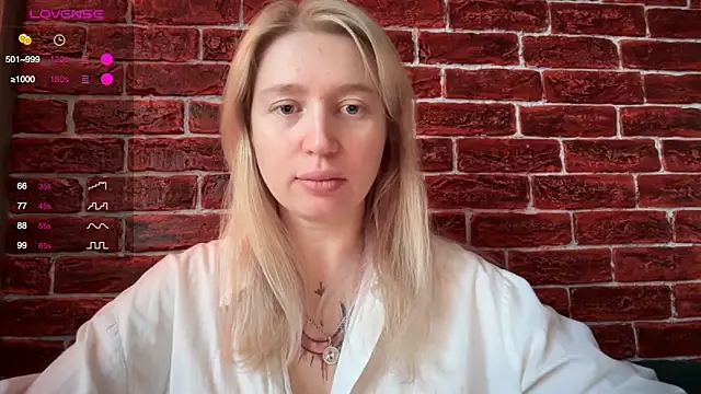 Snapshot of CitrusBlissss chatting on 11-15-25, 02:31 CitrusBlissss online show from 11-15-25, 02:31