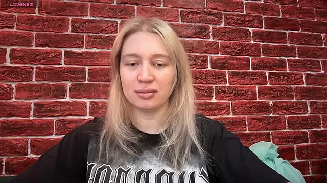 Snapshot of CitrusBlissss chatting on 11-21-25, 02:10 CitrusBlissss online show from 11-21-25, 02:10