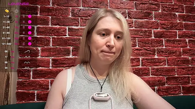 Snapshot of CitrusBlissss chatting on 11-23-25, 02:39 CitrusBlissss online show from 11-23-25, 02:39