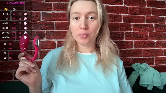 Snapshot of CitrusBlissss chatting on 11-25-25, 02:33 CitrusBlissss online show from 11-25-25, 02:33