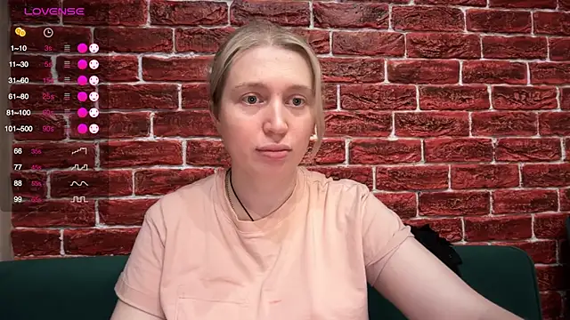 Snapshot of CitrusBlissss chatting on 11-25-25, 02:39 CitrusBlissss online show from 11-25-25, 02:39