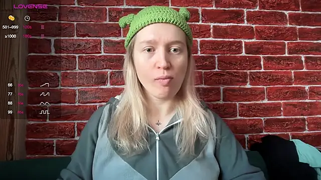 Snapshot of CitrusBlissss chatting on 12-01-25, 03:11 CitrusBlissss online show from 12-01-25, 03:11