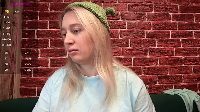 Snapshot of CitrusBlissss chatting on 12-02-25, 03:23 CitrusBlissss online show from 12-02-25, 03:23