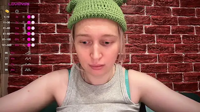 Snapshot of CitrusBlissss chatting on 12-03-25, 03:43 CitrusBlissss online show from 12-03-25, 03:43