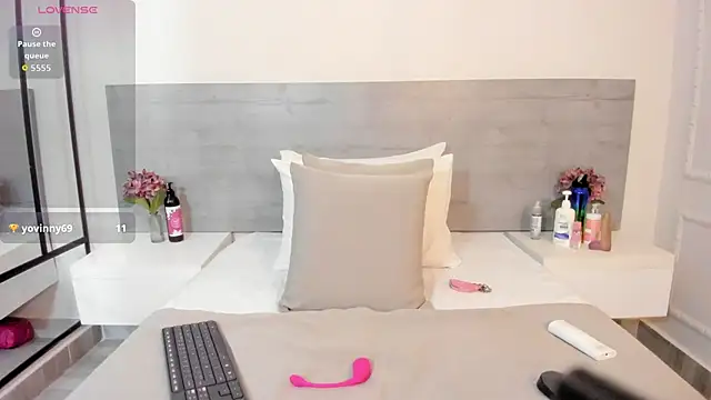 sunnyWhitee online show from 10-08-25, 07:22