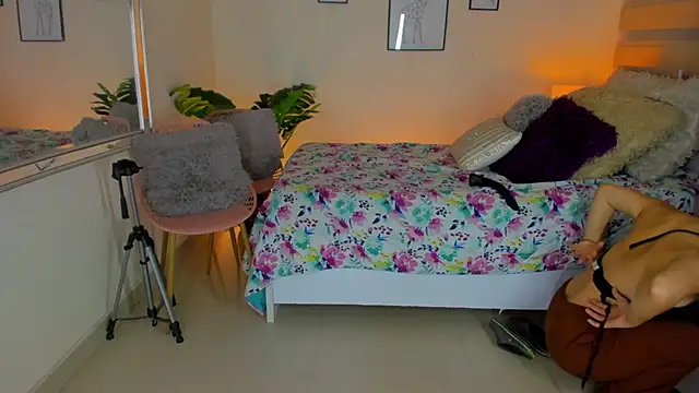 LusyKitty online show from 09-11-25, 03:12