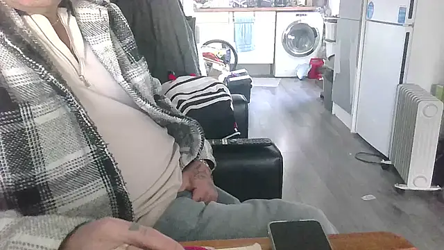 Snapshot of hefin18 chatting on 01-24-25, 01:57 hefin18 online show from 01-24-25, 01:57