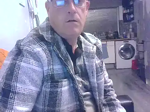 Snapshot of hefin18 chatting on 01-27-25, 11:33 hefin18 online show from 01-27-25, 11:33