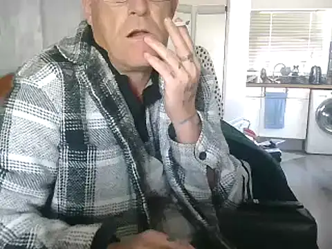 Snapshot of hefin18 chatting on 01-31-25, 01:56 hefin18 online show from 01-31-25, 01:56