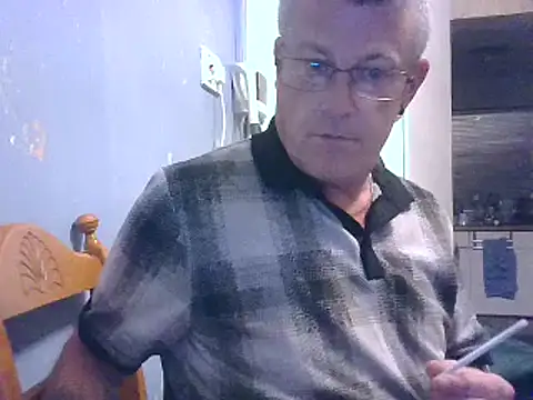 Snapshot of hefin18 chatting on 02-12-25, 08:40 hefin18 online show from 02-12-25, 08:40